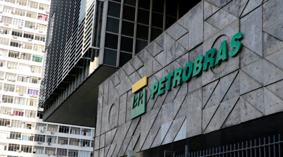 Fachada da sede da Petrobras, no Rio de Janeiro (Foto: Adobe Stock)
